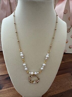 Handmade 18k Plated Gold Pearl Floral Pendant Necklace - White Pearls
